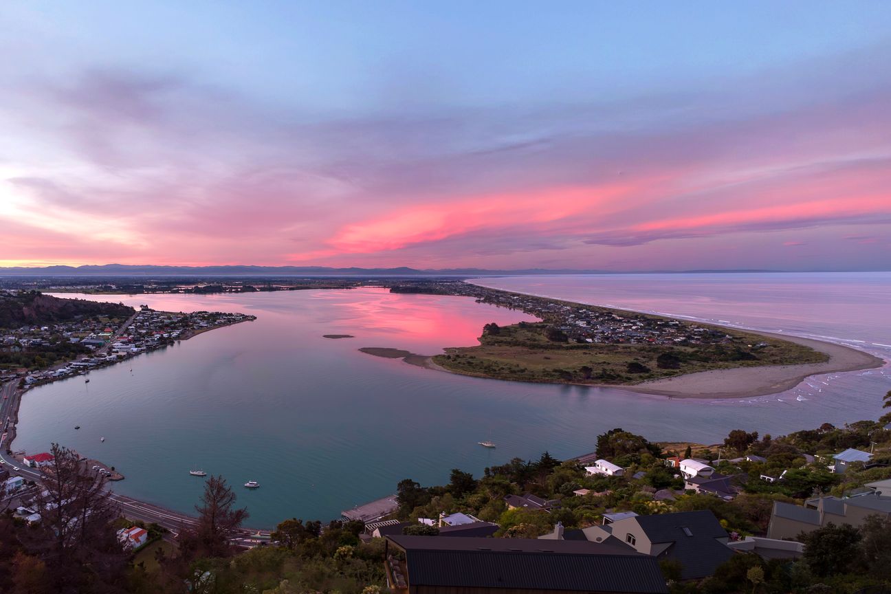 Ocean Vistas and Mountain Sunsets - Widok 5