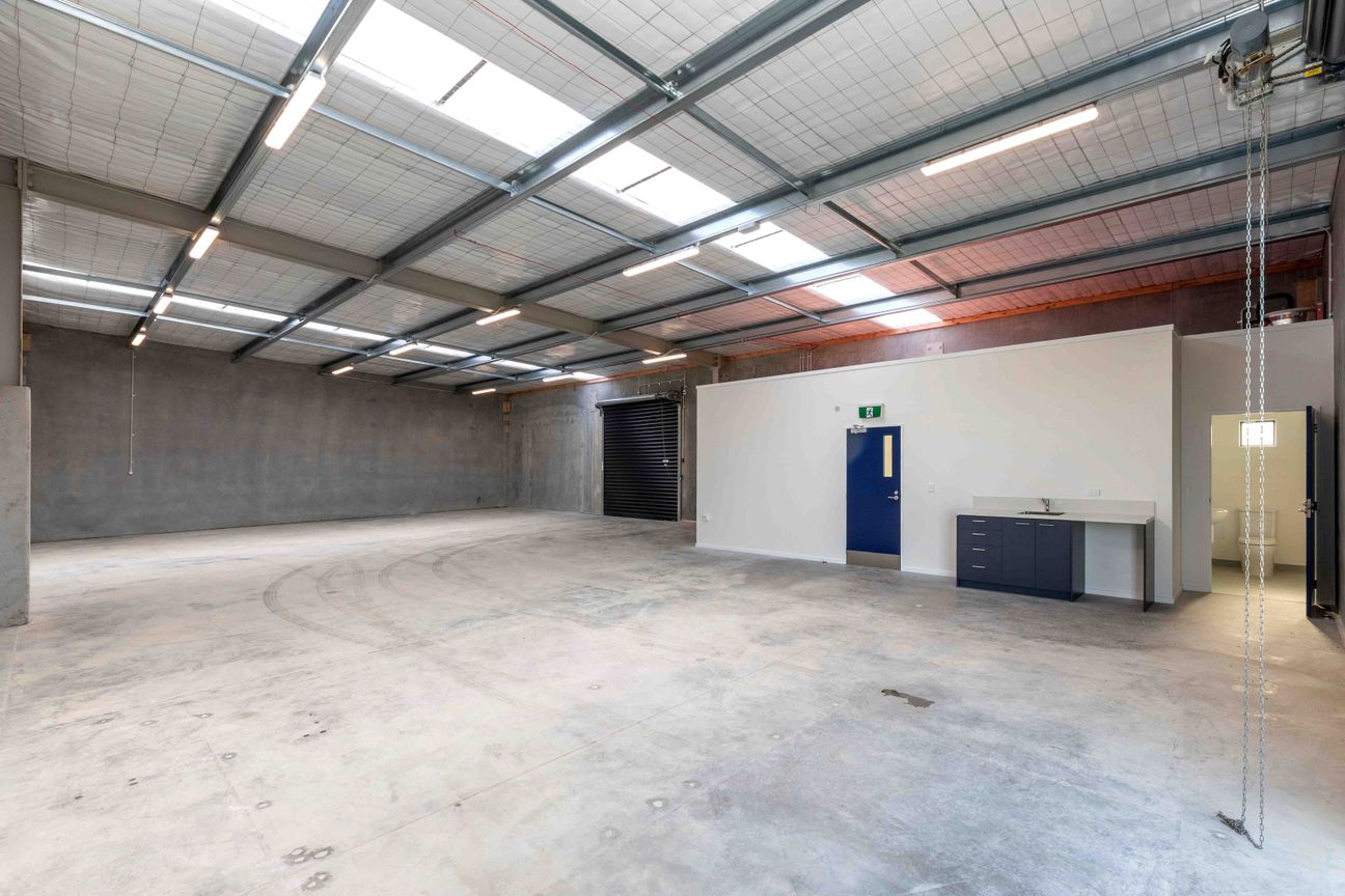 Modern, Tidy Industrial Unit, Ready to go! - Meer