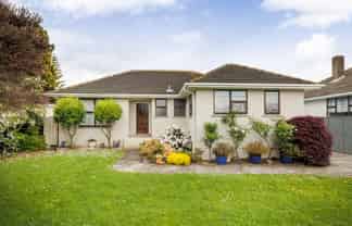 9 Bristol Crescent, Roslyn