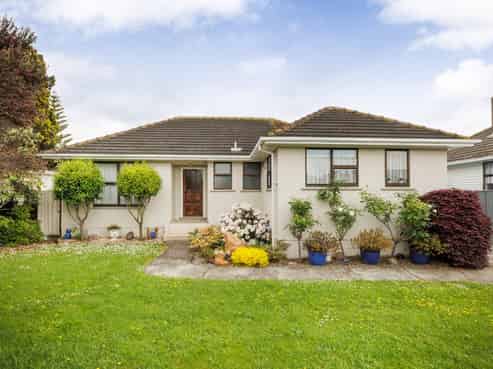 9 Bristol Crescent, Roslyn