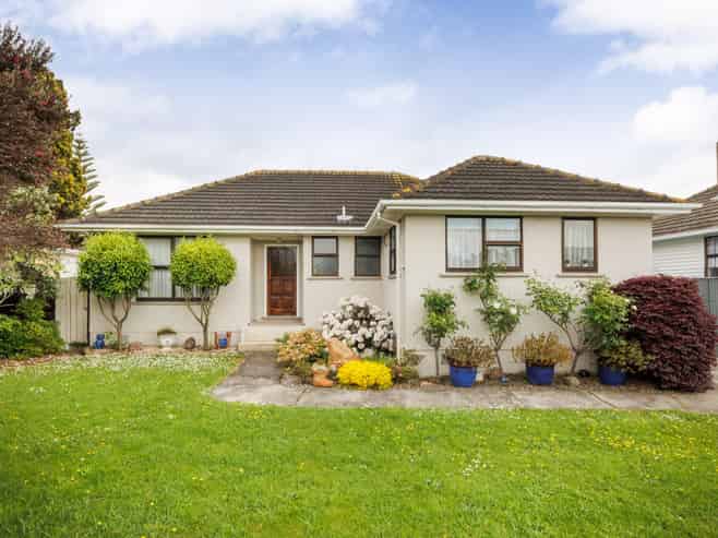 9 Bristol Crescent, Roslyn