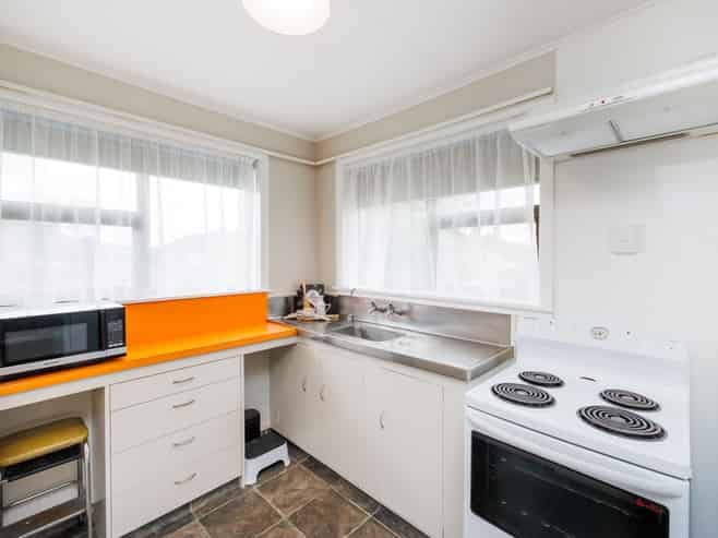 9 Bristol Crescent, Roslyn