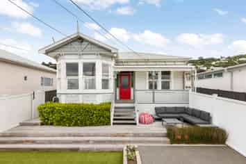 50 Freyberg Street, Lyall Bay