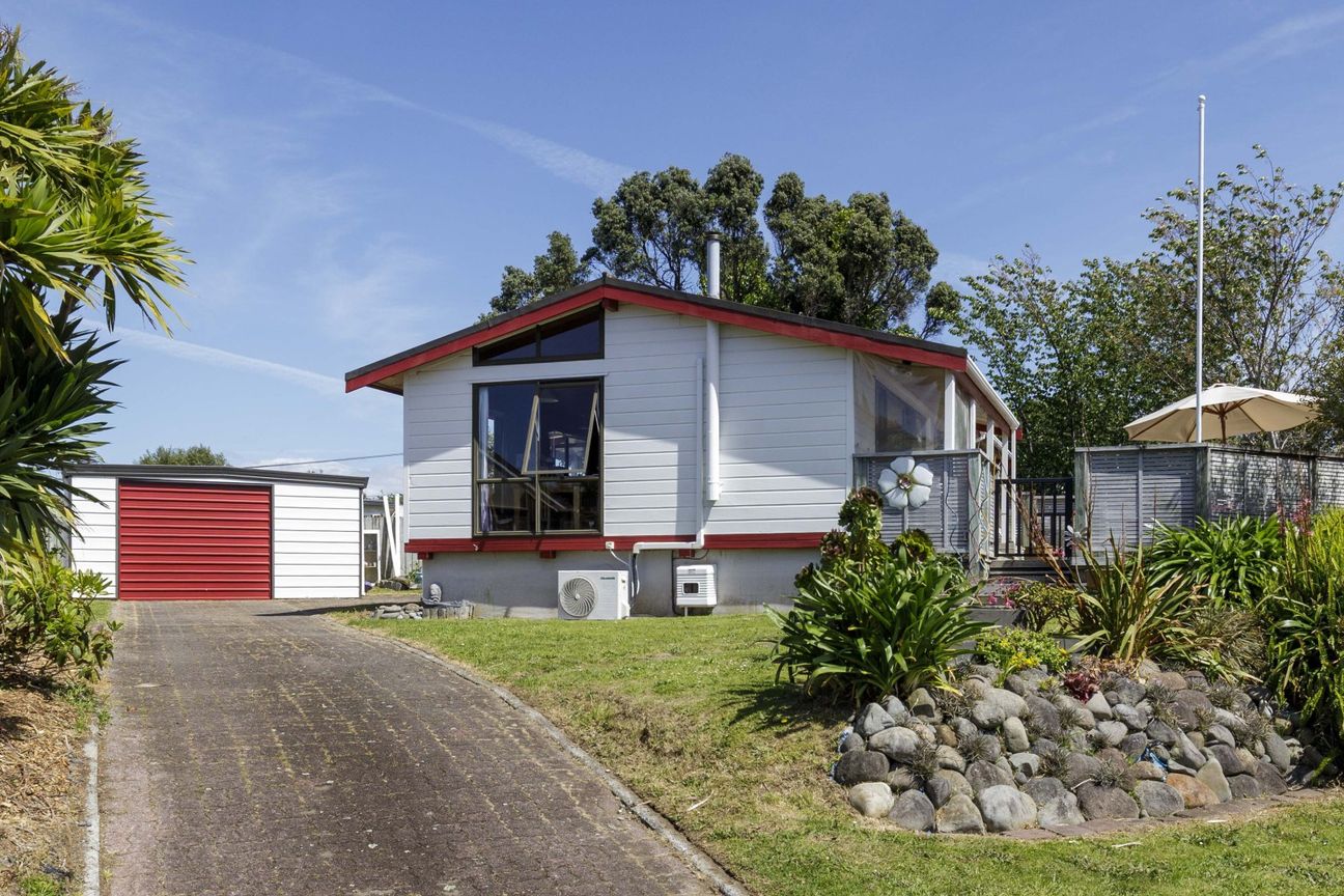 2-BEDROOMS + SLEEPOUT & SUNNY DECK - Aanzicht 5