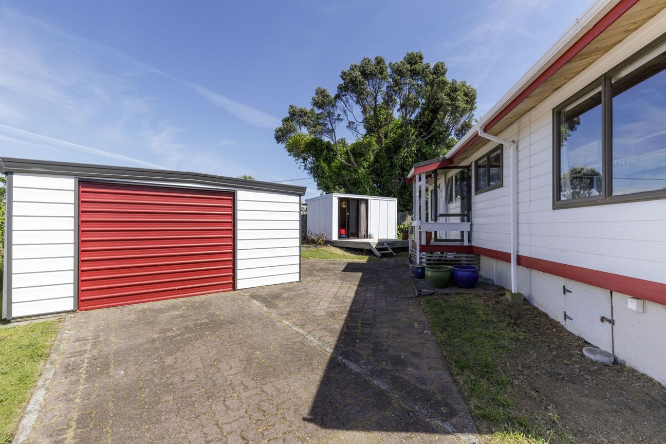 2-BEDROOMS + SLEEPOUT & SUNNY DECK - Meer