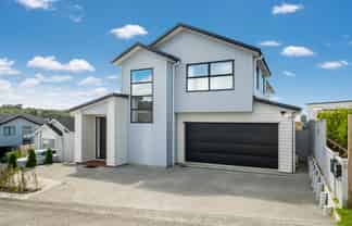 4 Tendril Court, Millwater