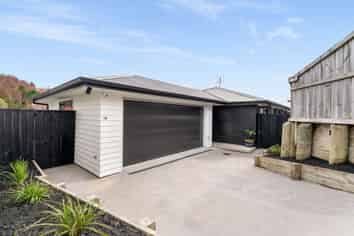 32 Puhirake Crescent, Pyes Pa