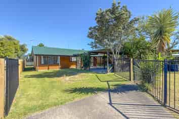 211B The Square, Whangamata