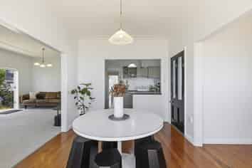 40 Tukapa Street, Westown