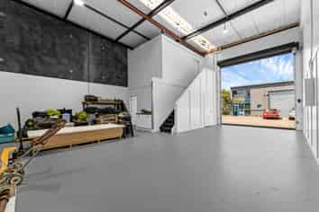 Functional Industrial Unit in Prime North Shore Location