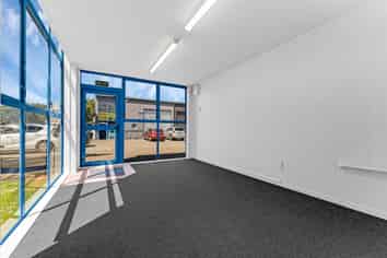 Functional Industrial Unit in Prime North Shore Location