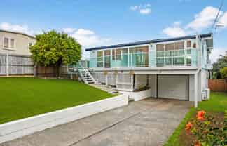 1301 Whangaparaoa Road, Army Bay