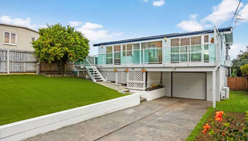 1301 Whangaparaoa Road, Army Bay