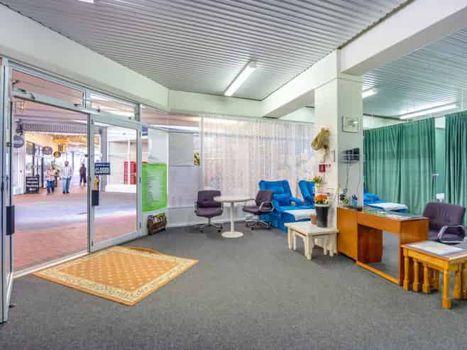 PRIME COMMERCIAL UNIT IN CENTRAL LOCATION
