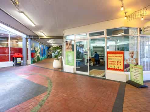 PRIME COMMERCIAL UNIT IN CENTRAL LOCATION
