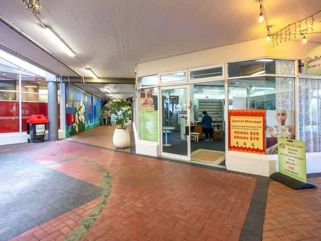 PRIME COMMERCIAL UNIT IN CENTRAL LOCATION
