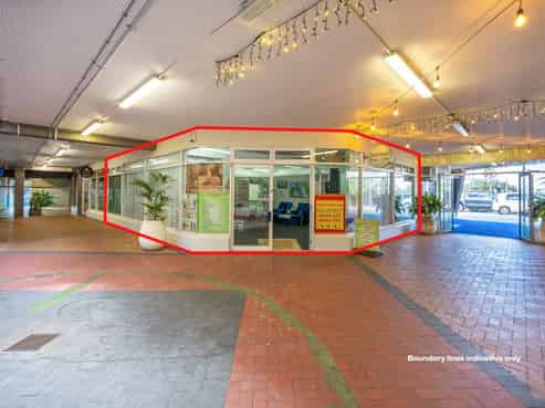 PRIME COMMERCIAL UNIT IN CENTRAL LOCATION
