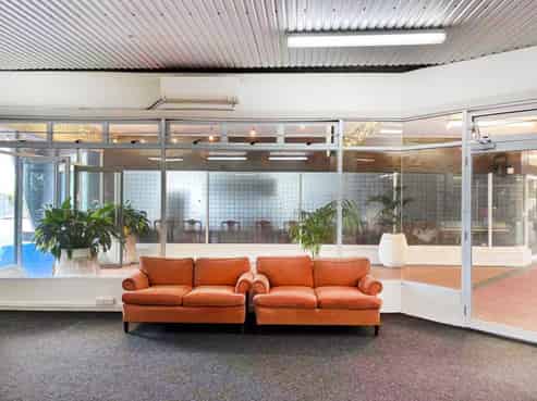 PRIME COMMERCIAL UNIT IN CENTRAL LOCATION
