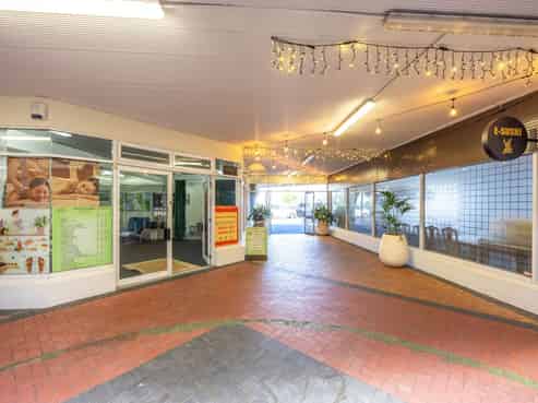 PRIME COMMERCIAL UNIT IN CENTRAL LOCATION
