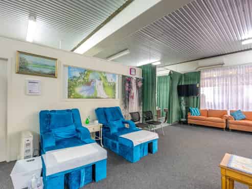 PRIME COMMERCIAL UNIT IN CENTRAL LOCATION
