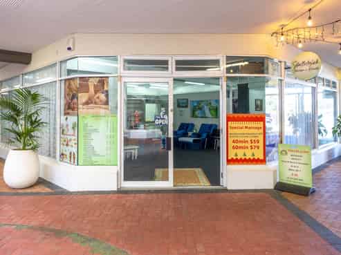 PRIME COMMERCIAL UNIT IN CENTRAL LOCATION
