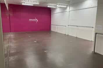 For lease - Rent holiday available