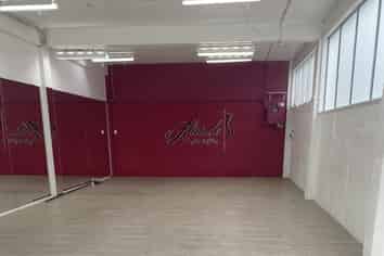 Short or long term lease available 