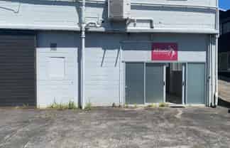 For lease - Rent holiday available