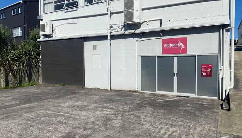 2/62 Barrys Point Road , Takapuna