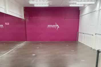 For lease - Rent holiday available