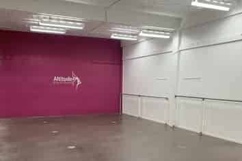 For lease - Rent holiday available