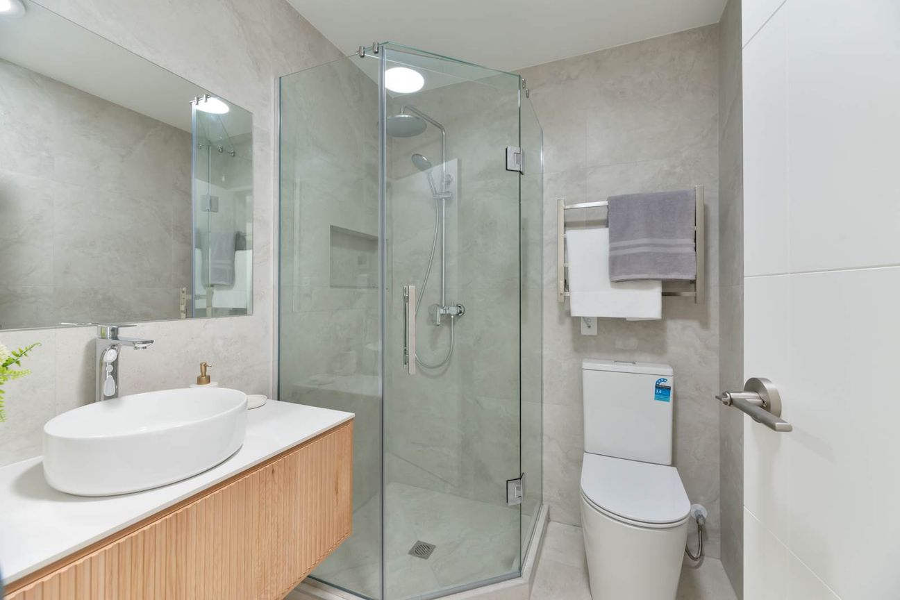 COME AND GRAB A DEAL NOW - Altro