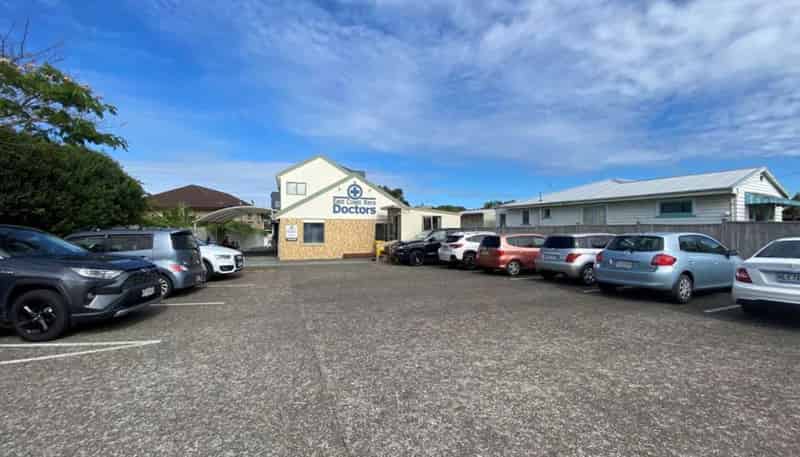 512 East Coast Road, Windsor Park