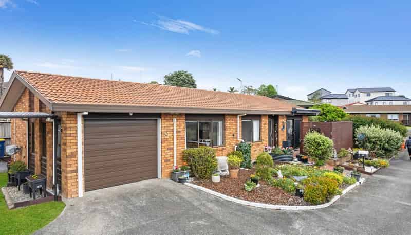 42 Bodi Place, Te Atatu South