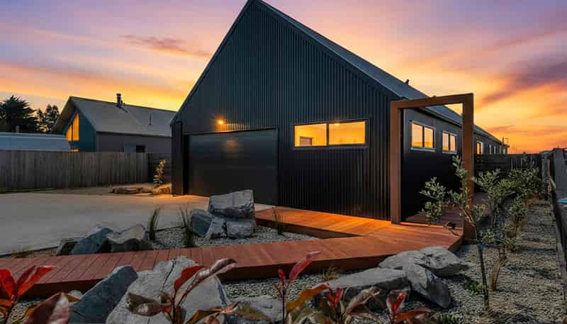 16 Glen Oak Drive, KIRWEE