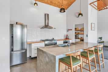 16 Glen Oak Drive, KIRWEE