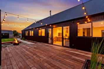 16 Glen Oak Drive, KIRWEE