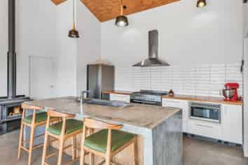 16 Glen Oak Drive, KIRWEE