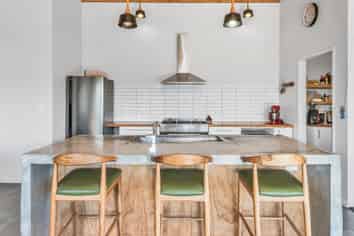 16 Glen Oak Drive, KIRWEE