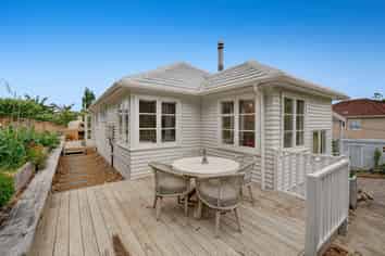 10 St James Ave, Helensville