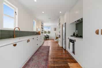 10 St James Ave, Helensville