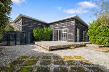 6 Holland Street, Glenholme