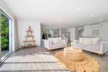 6 Holland Street, Glenholme