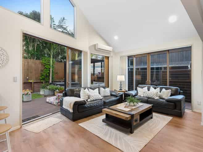 2/66 Haseler Crescent, Mellons Bay