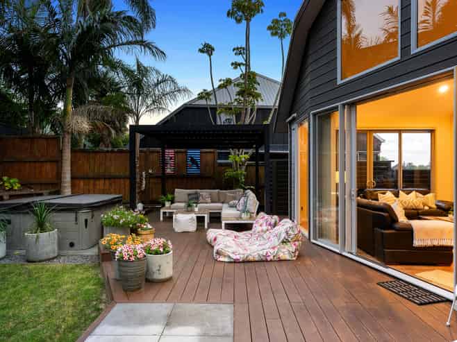 2/66 Haseler Crescent, Mellons Bay