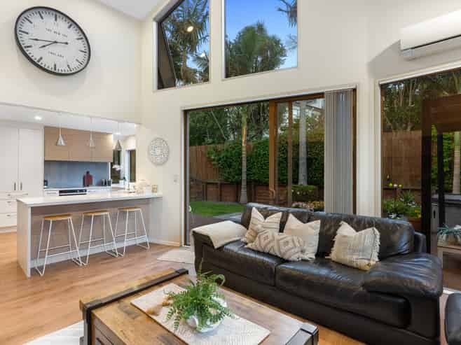 2/66 Haseler Crescent, Mellons Bay