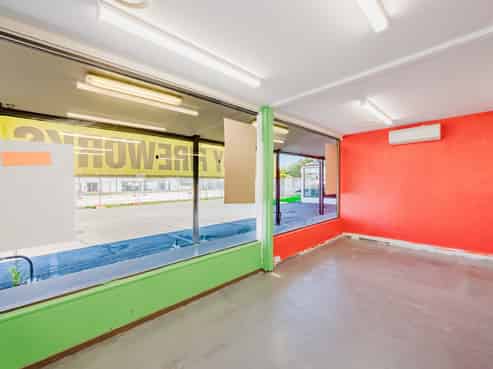 Flexible retail or office space