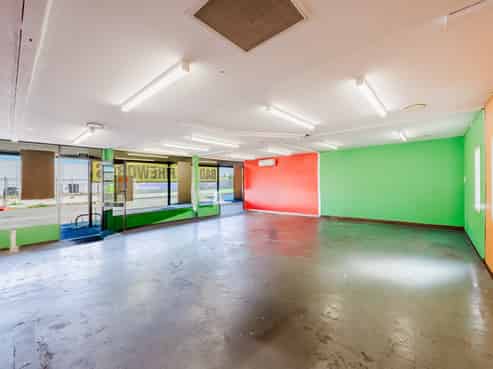 Flexible retail or office space