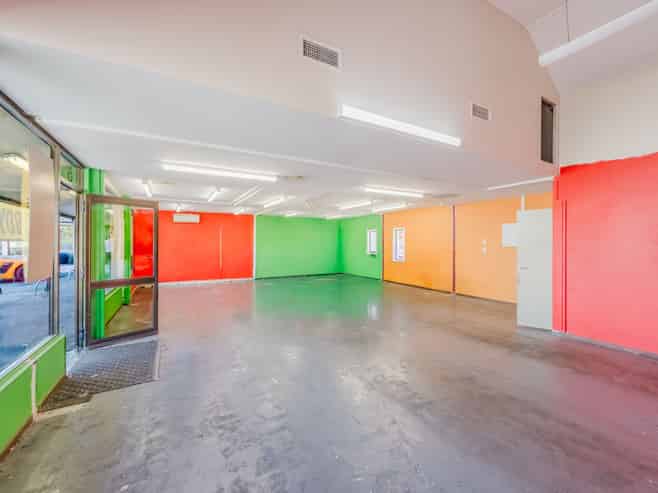 Flexible retail or office space