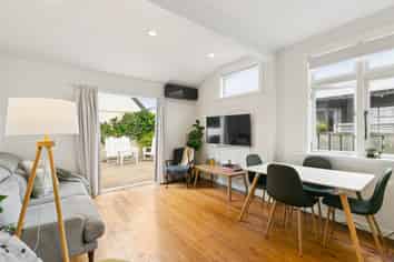 83 Miramar Avenue, Miramar